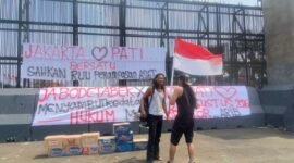 Persiapan demo warga Pati yang tuntut pengesahan UU Perampasan Aset di depan Gedung DPR/MPR RI, Jumat (21/8/2026).(FOTO : KOMPAS.com)