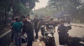 Tim Elang Cisadane berhasil mengamankan 4 orang yang diduga Mata Elang dan 1 orang korban perampasan di depan Lapas 2A, Jl. Daan Mogot, Kota Tangerang, beberapa waktu lalu (foto : About Tangerang )