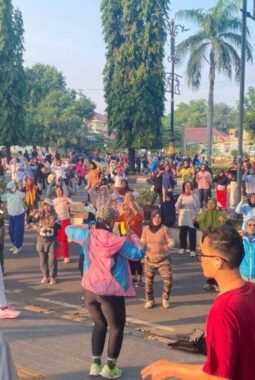 Senam Restorasi NasDem Kabupaten Bogor Meriah, Warga Cibinong Antusias