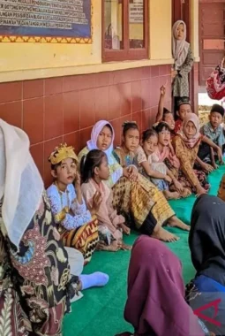 Hari Kartini, Mahasiswa UM Kalianda Ajak Anak Pulau Sebuku Berani Bermimpi